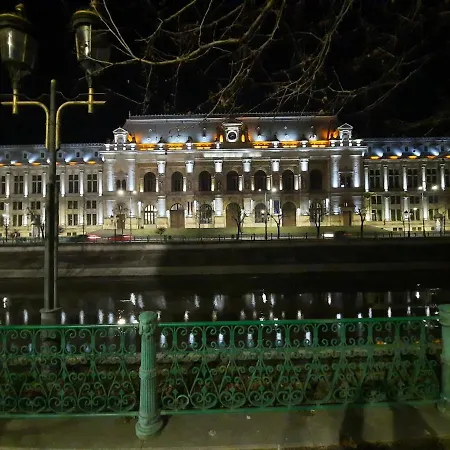 Amytis Flat Old City