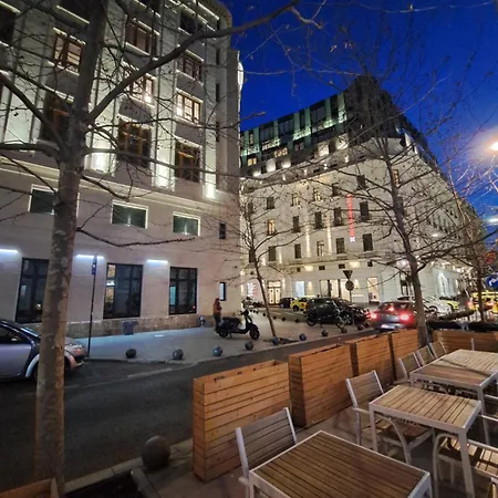 Amytis Flat Old City