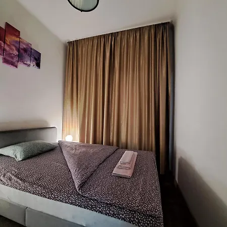 Amytis Flat Old City