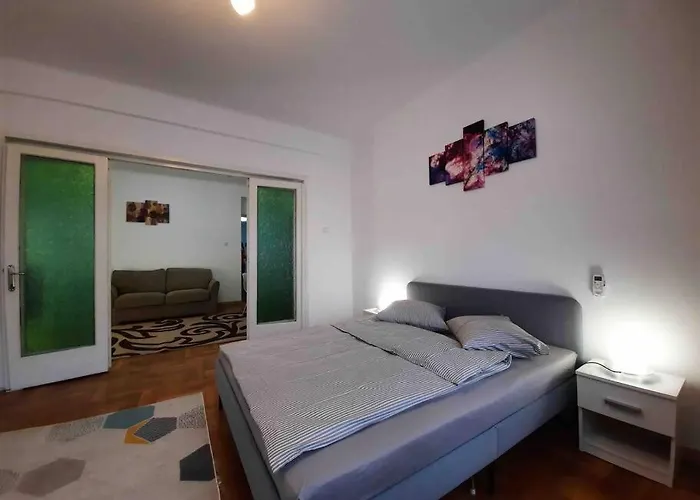 Amytis Flat Old City