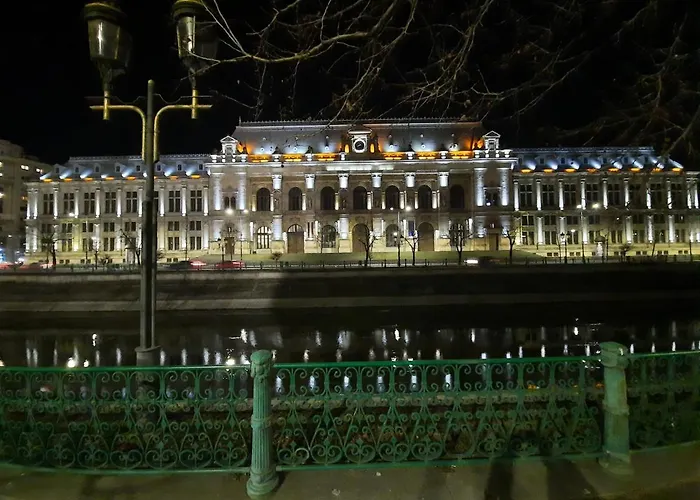 Amytis Flat Old City