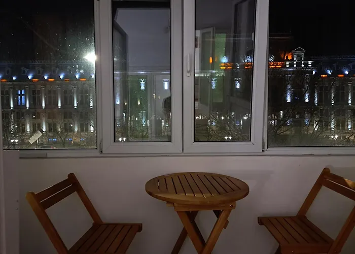 Amytis Flat Old City