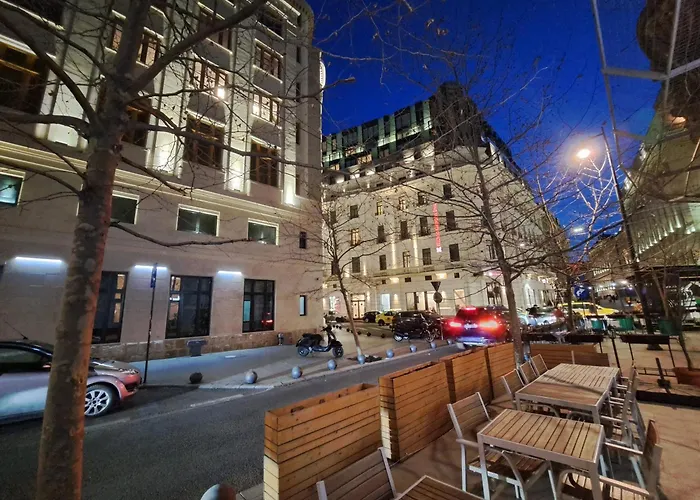 Amytis Flat Old City