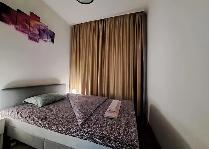 Amytis Flat Old City