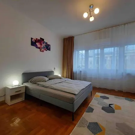 Amytis Flat Old City